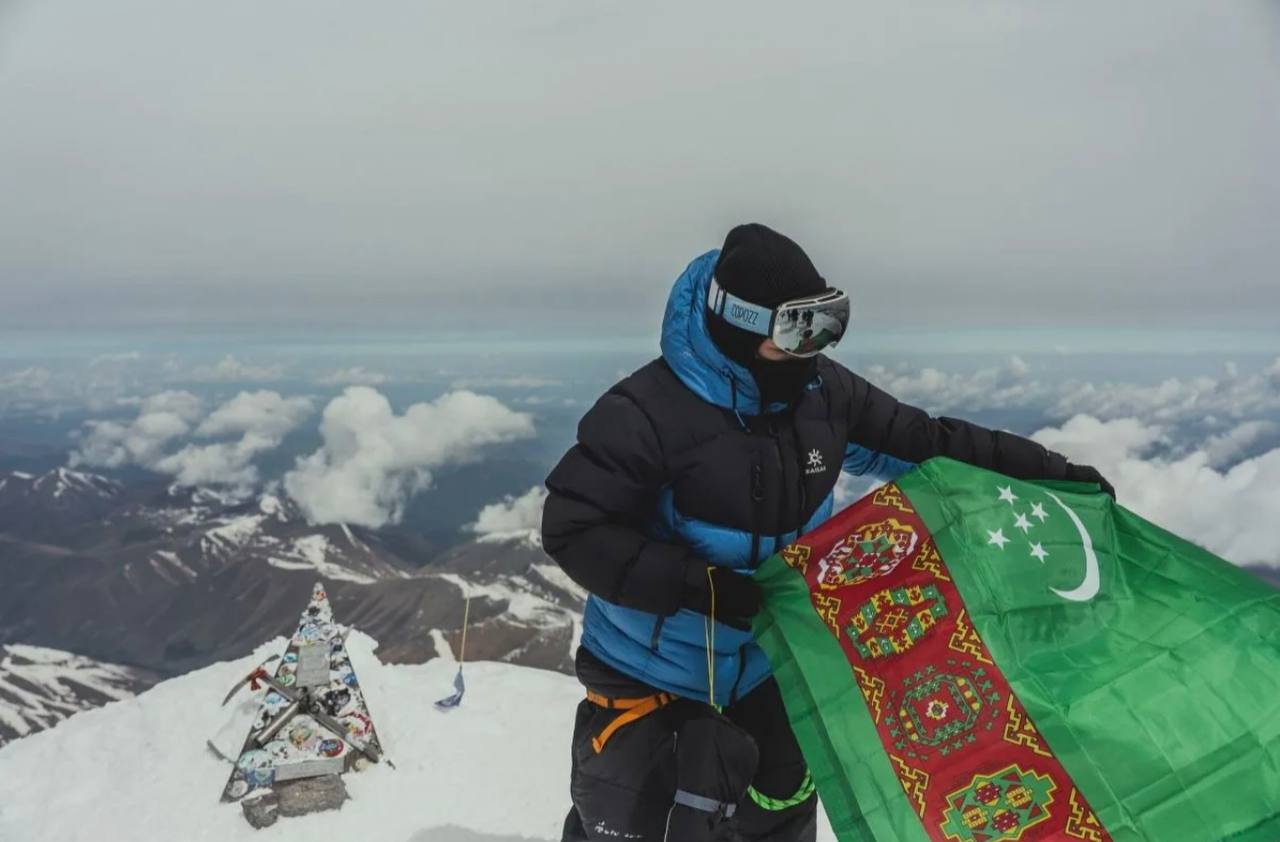 Ashgabat Resident Climbs Elbrus via the Southern Route.